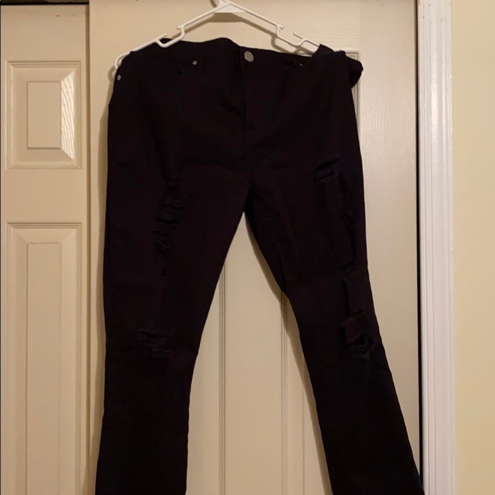 Black ripped skinny jeans